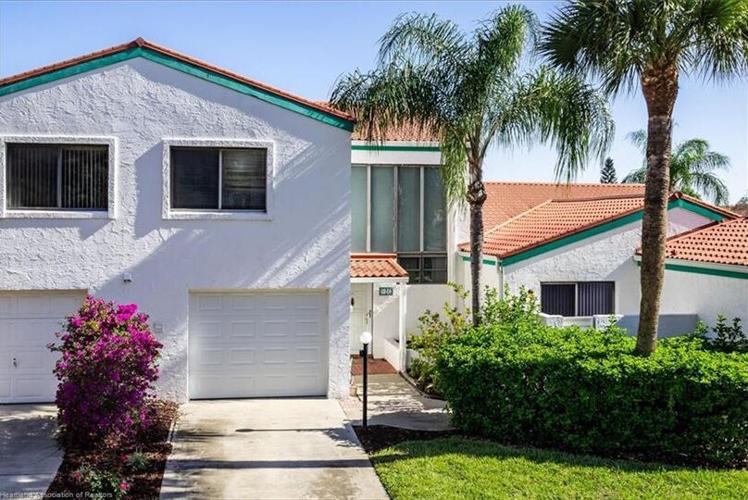 Beautiful villa in The Bluffs of Sebring Highlands Homes