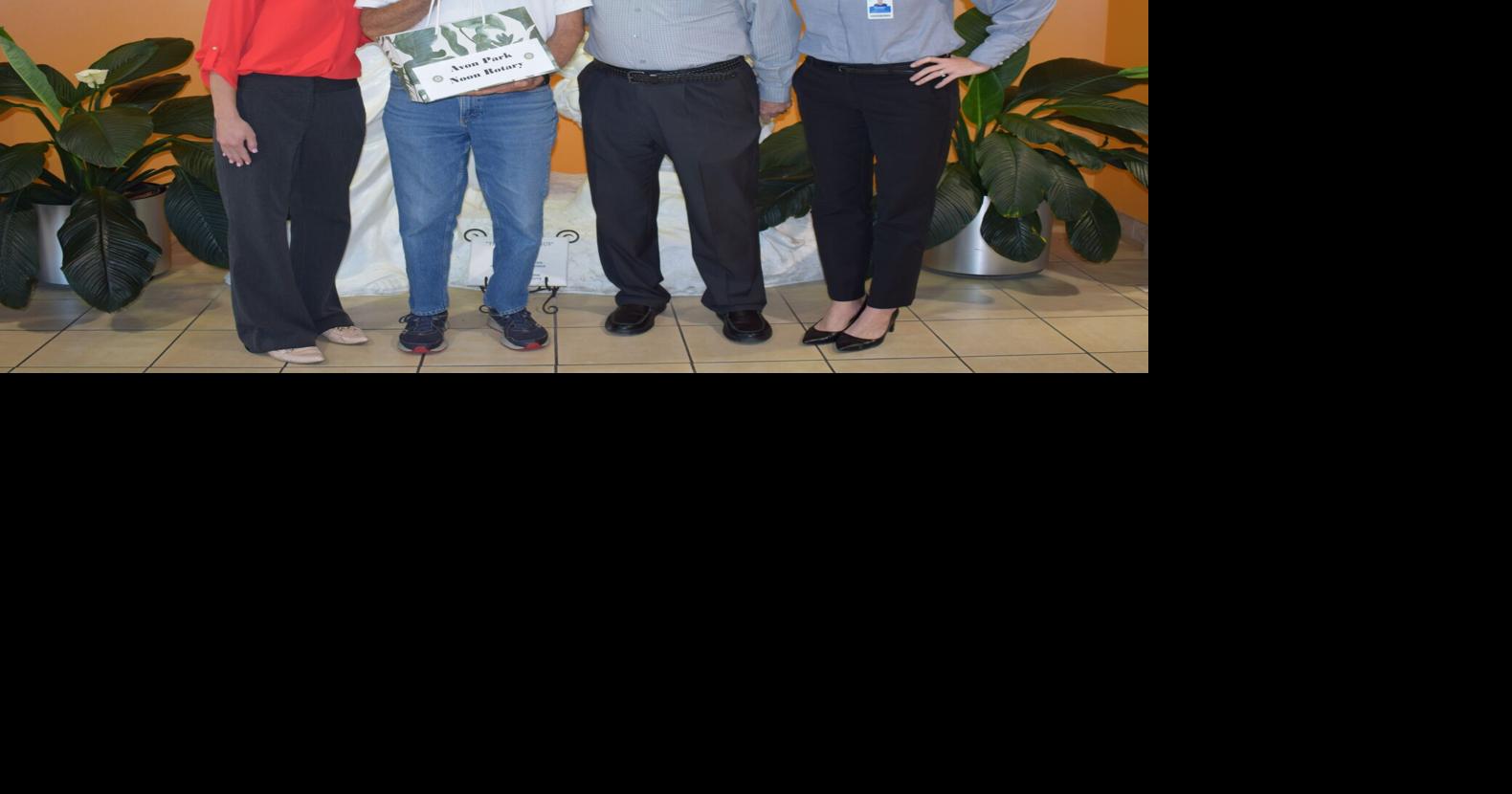 Avon Park Rotary delivers notes of encouragement to AdventHealth