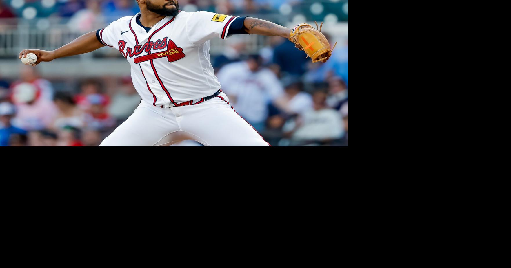 Braves place Reynaldo López on 15-day injured list with left knee inflammation and recall JR Ritchie