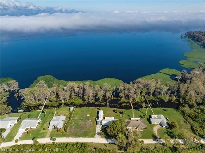 Lakefront home on Lake Istokpoga Highlands Homes