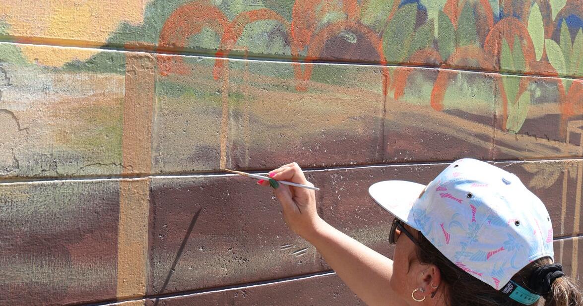 Avon Park Main Street promotes new mural to brighten downtown Avon Park