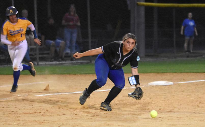 Layla Davis The battling Blue Streaks defeat Bloodhounds | Local ...