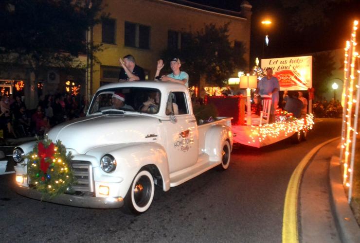 Santa circles Sebring Christmas parade brings big crowd Highlands