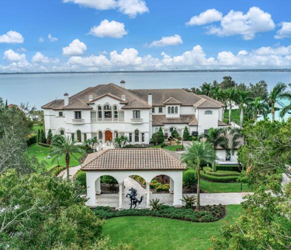 Stunning Lake Jackson home! Highlands Homes