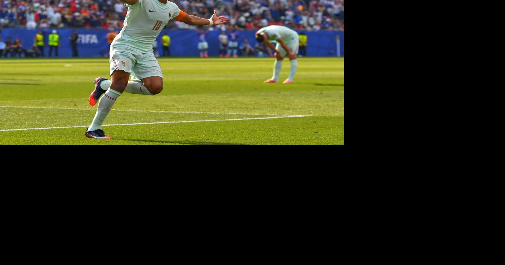 France advances despite Mbappé injury