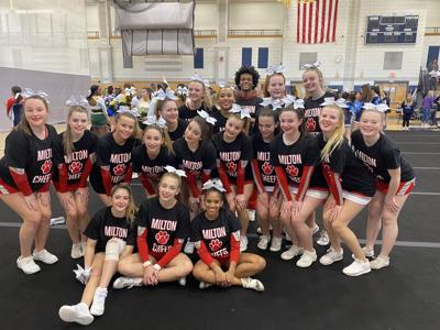 MHS cheerleading team