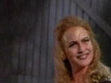 Ayol porno videoda yigitni yoldan ozdirmoqda