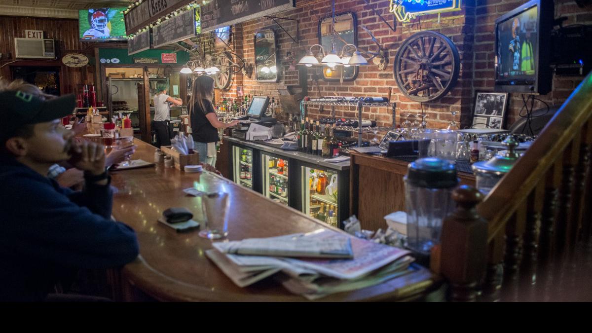 Best Of Downtown A Guide To Eating In The Bar Scene News Montanakaimin Com