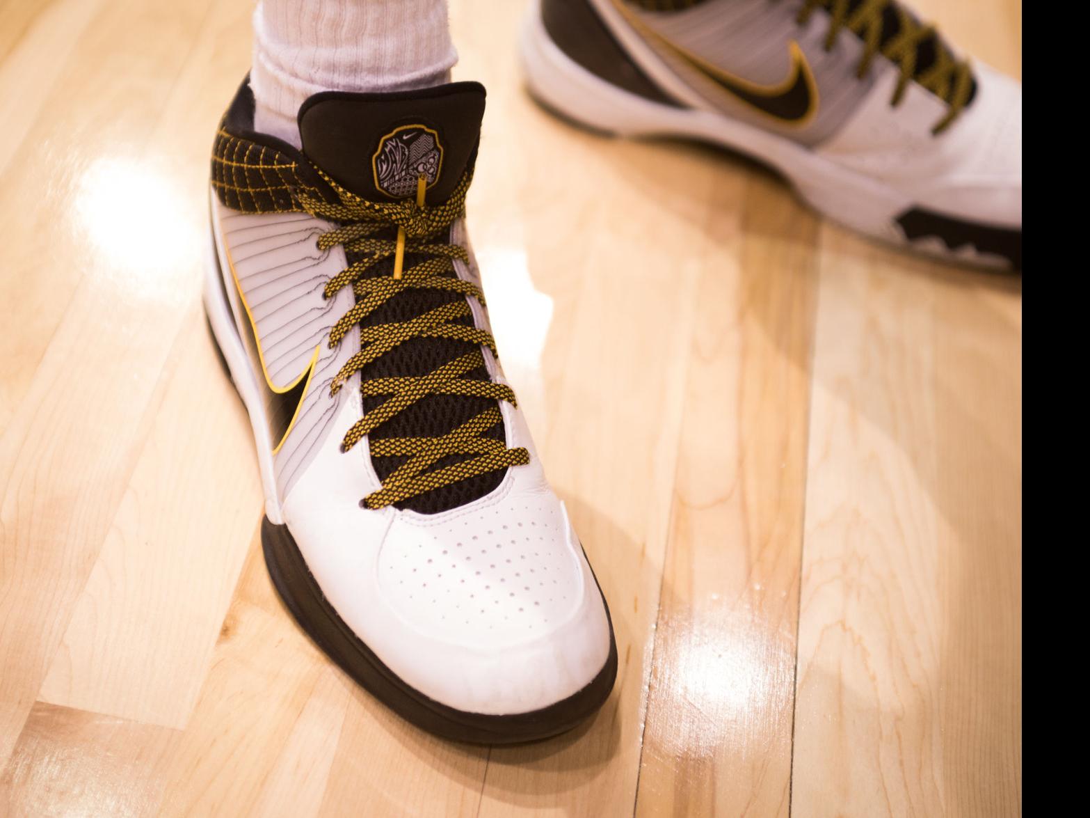 Um Basketball Teams Reflect On The Death Of Legend Kobe Bryant