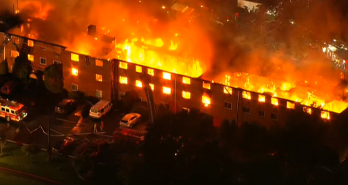 Crews Battle Massive Apartment Fire In Pennsylvania Regional News Montanarightnow Com