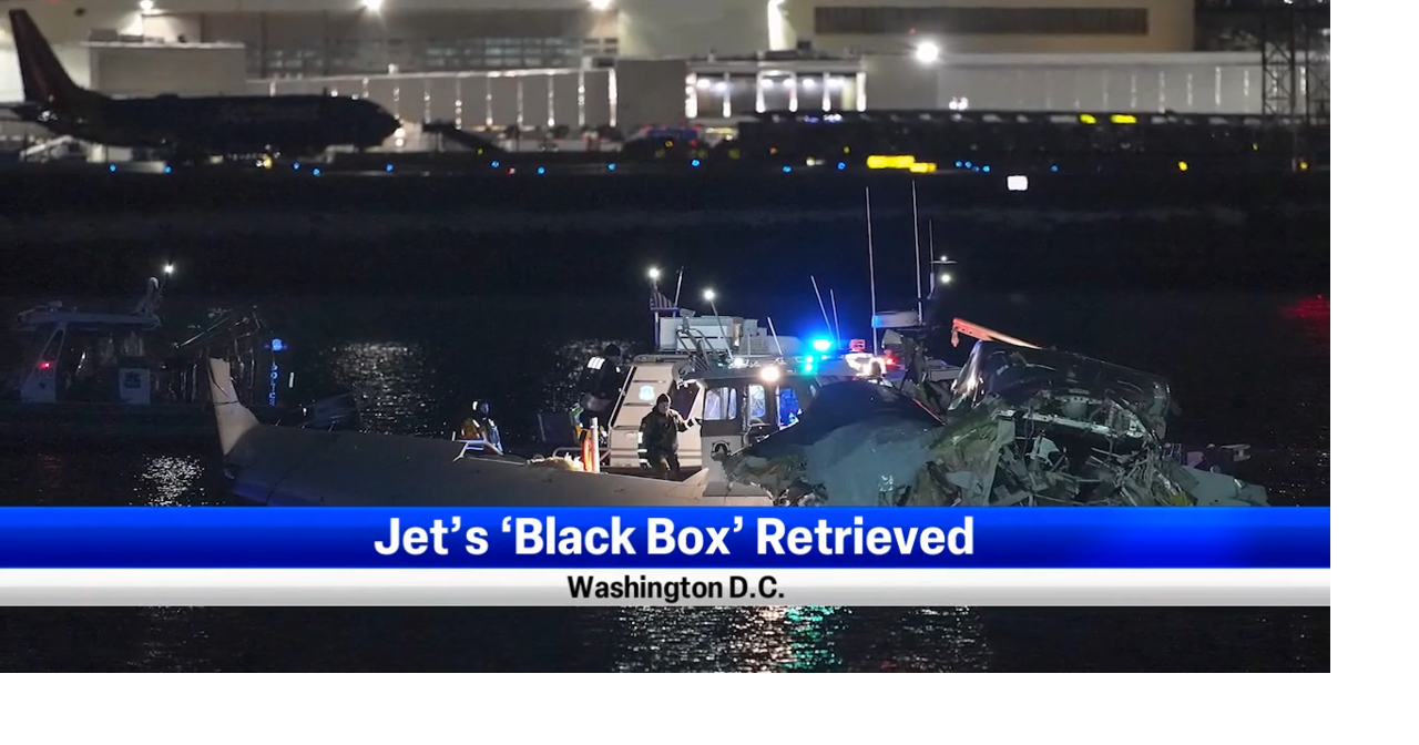 Boats return to the Potomac River for DC plane crash recovery and ...