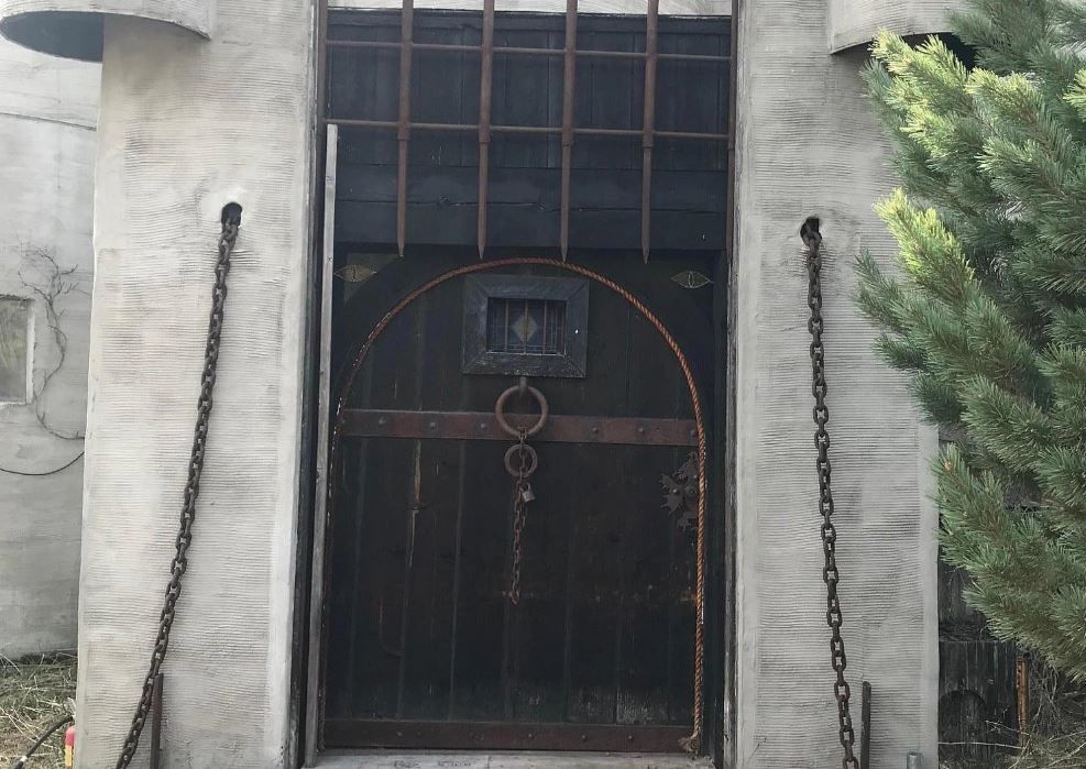 Reallife castle with "drawbridge" for sale in Darby ABC Fox Missoula