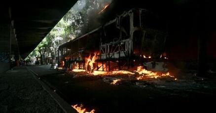 Rio de Janeiro's gangs hijack buses to sow chaos in war with police