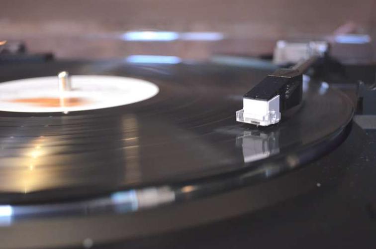 record spinning.jpg