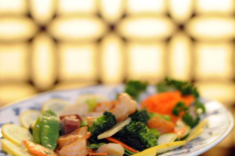 Fine China at the Crossroads: China Delight proves a fresh find for fabulous lunches at the mouth of Carmel Valley.  