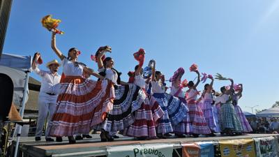 La Guelaguetza Salinas (Sandra Iveth Santos) English