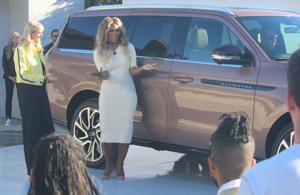 Image for display with article titled Serena Williams Is on Hand to Help Reveal the New Lincoln Navigator in Carmel.