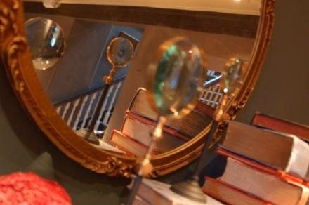 library_mag_glass_t620.jpg