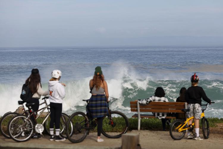122823 Big Waves 05.jpg