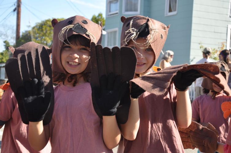 sweety sea otter girls.JPG