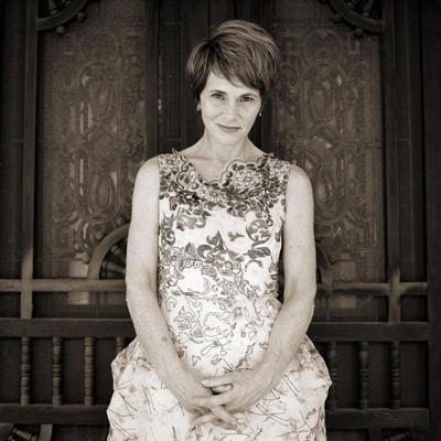 Grammy-winning singer-songwriter Shawn Colvin bares it all in a revealing new memoir.  
