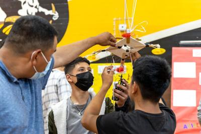 One of the projects that caught a lot of attention during the Expo for the Migrant Education Program was a drone made with plastic, a ventilator and wood sticks.