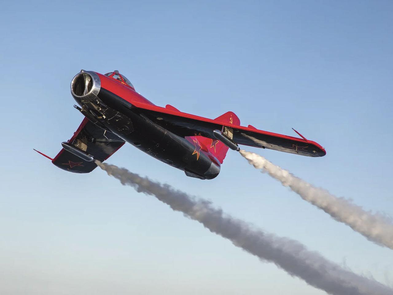 El Show Aéreo Internacional de California trae velocidad, acrobacias y precisión tanto al cielo como a la pista.