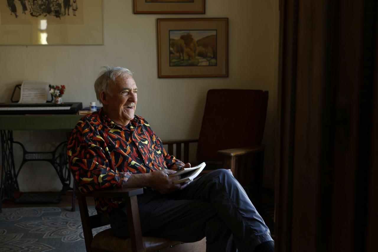 Salinas octogenarian George Niesen keeps his mind sharp while helping those in need.