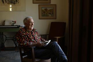 Salinas octogenarian George Niesen keeps his mind sharp while helping those in need.