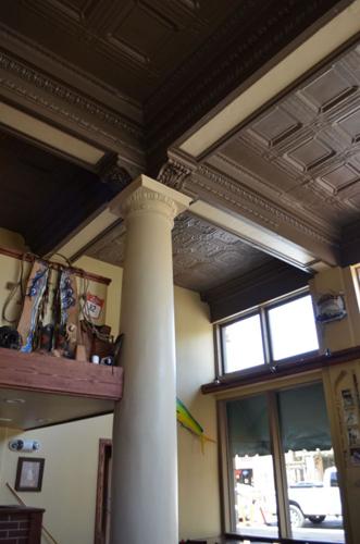ceiling and pillar.JPG