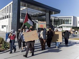 Image for display with article titled Pro-Palestinian Protesters at CSUMB Ask Administration to Rethink the Panetta Institute.
