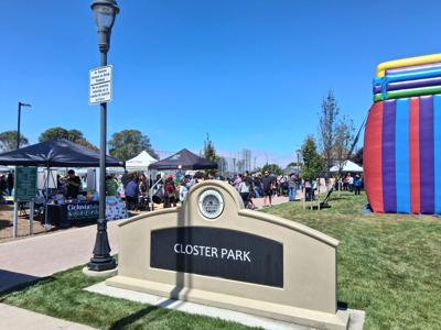Closter Park 2 (RH) English