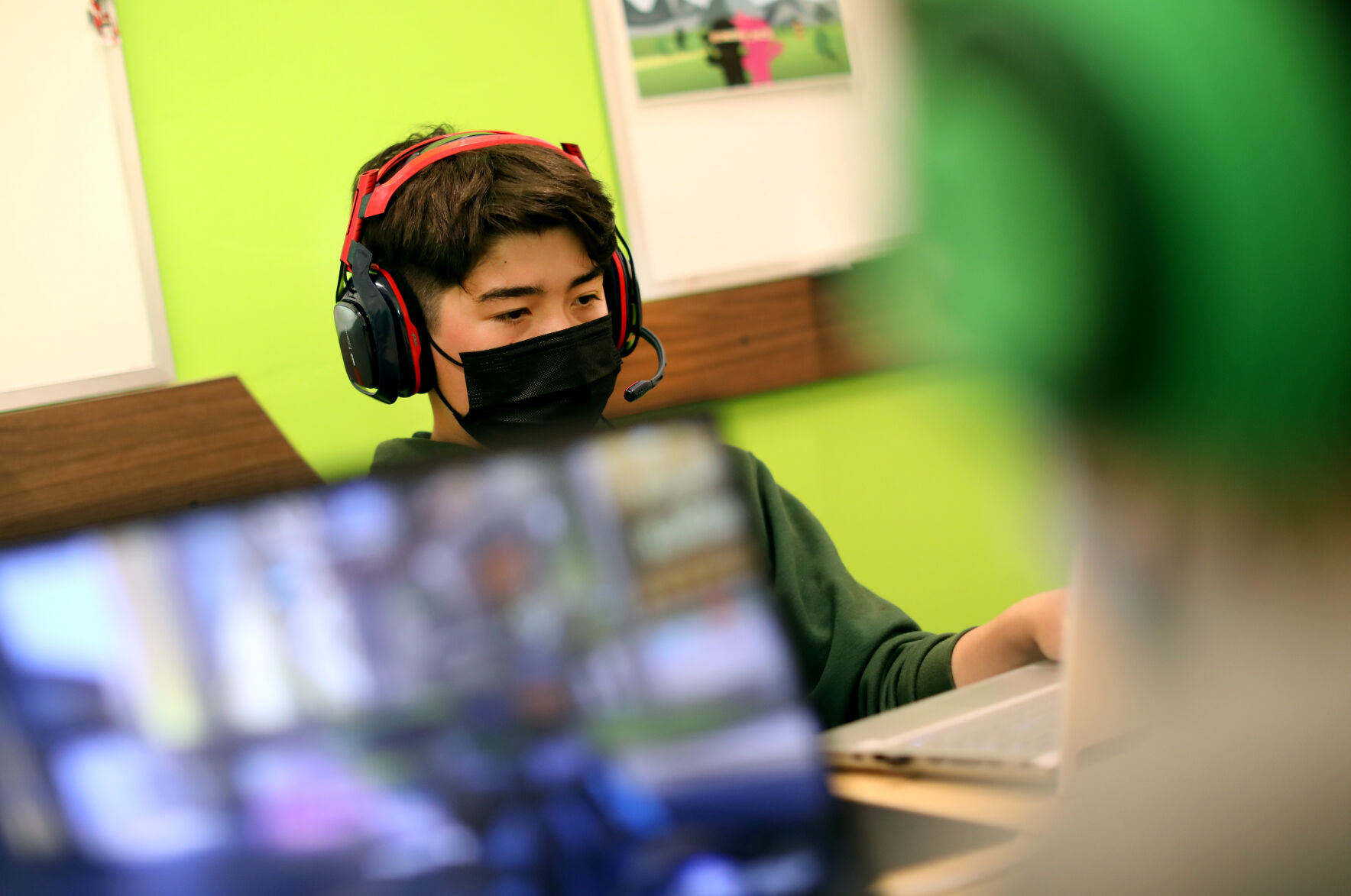 102721 Gaming 02.jpg