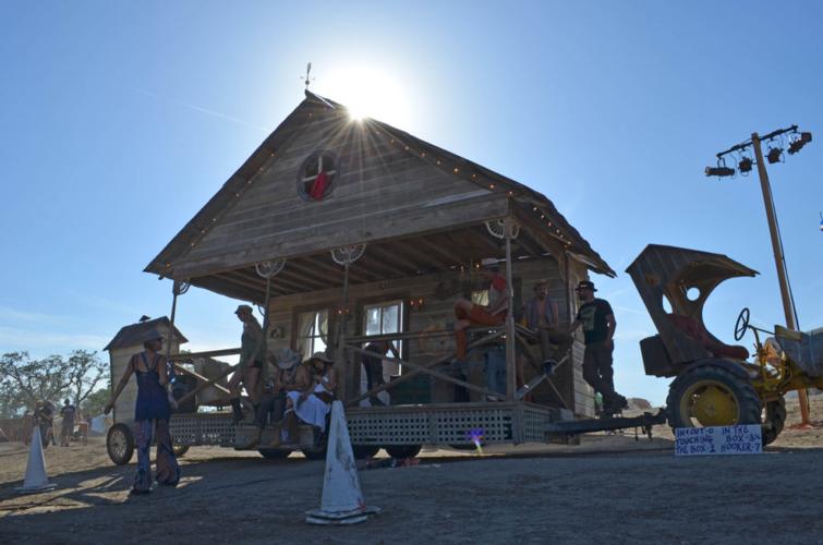 House on wheels.JPG