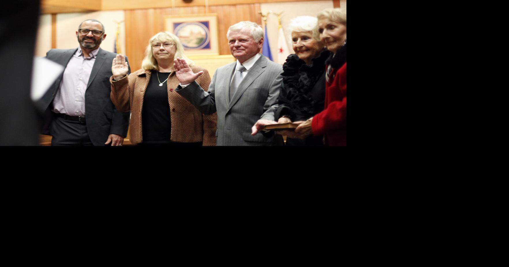 Carmel's new mayor puts divisions aside at swearing in ceremony—for now ...