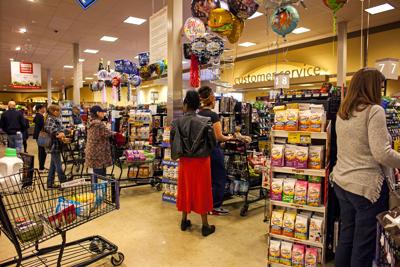 Checkout lines at Safeway on Freemont