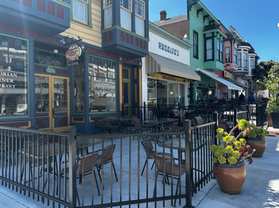 Pacific Grove sidewalk dining