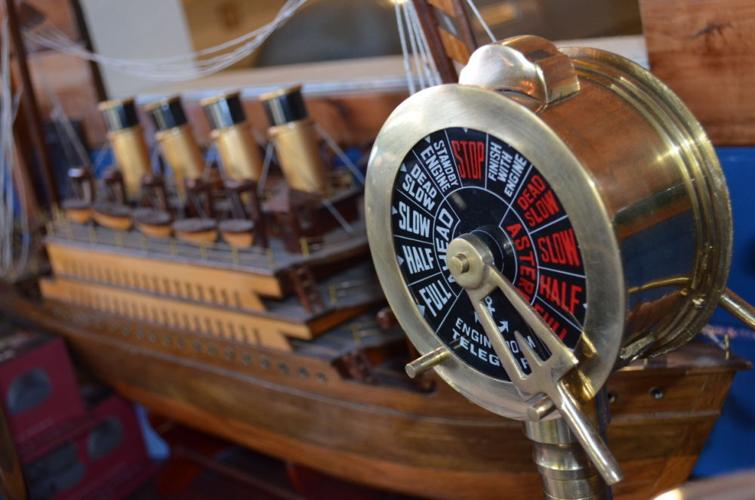 Bay of Pines details: throttle and model boat