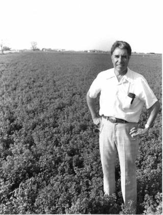 Longtime ag leader Andy D'Arrigo, the iconic face of 'Andy Boy' produce, dies at 102.