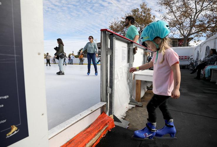 122222 Ice Skating 03.jpg