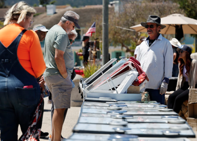 Fisherman's Wharf sidewalk vendors