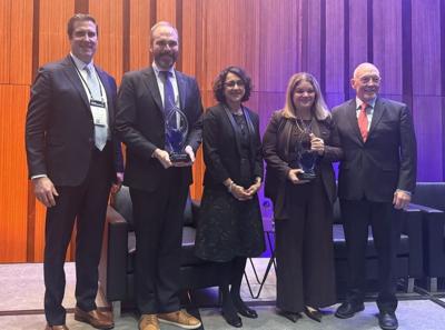 Vanya Quiñones accepts national award