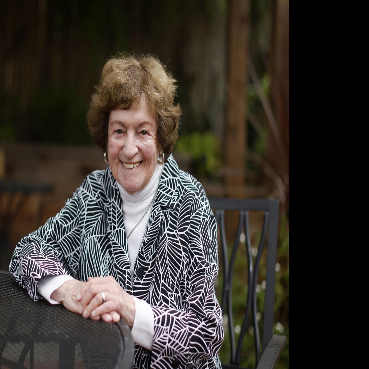 A memoir instructor encourages people to write down their life's ...