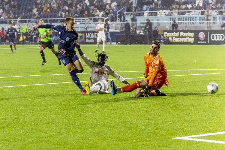 Monterey_Bay_FC_VS_New_York_Red_Bulls_II.jpg