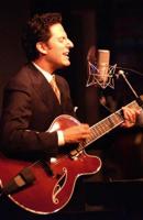 John Pizzarelli pays tribute to his jazz legacy at Sunset.  