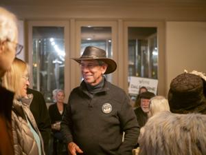 Image for display with article titled First-Time Candidate Dale Byrne Ousts Carmel Mayor Dave Potter.