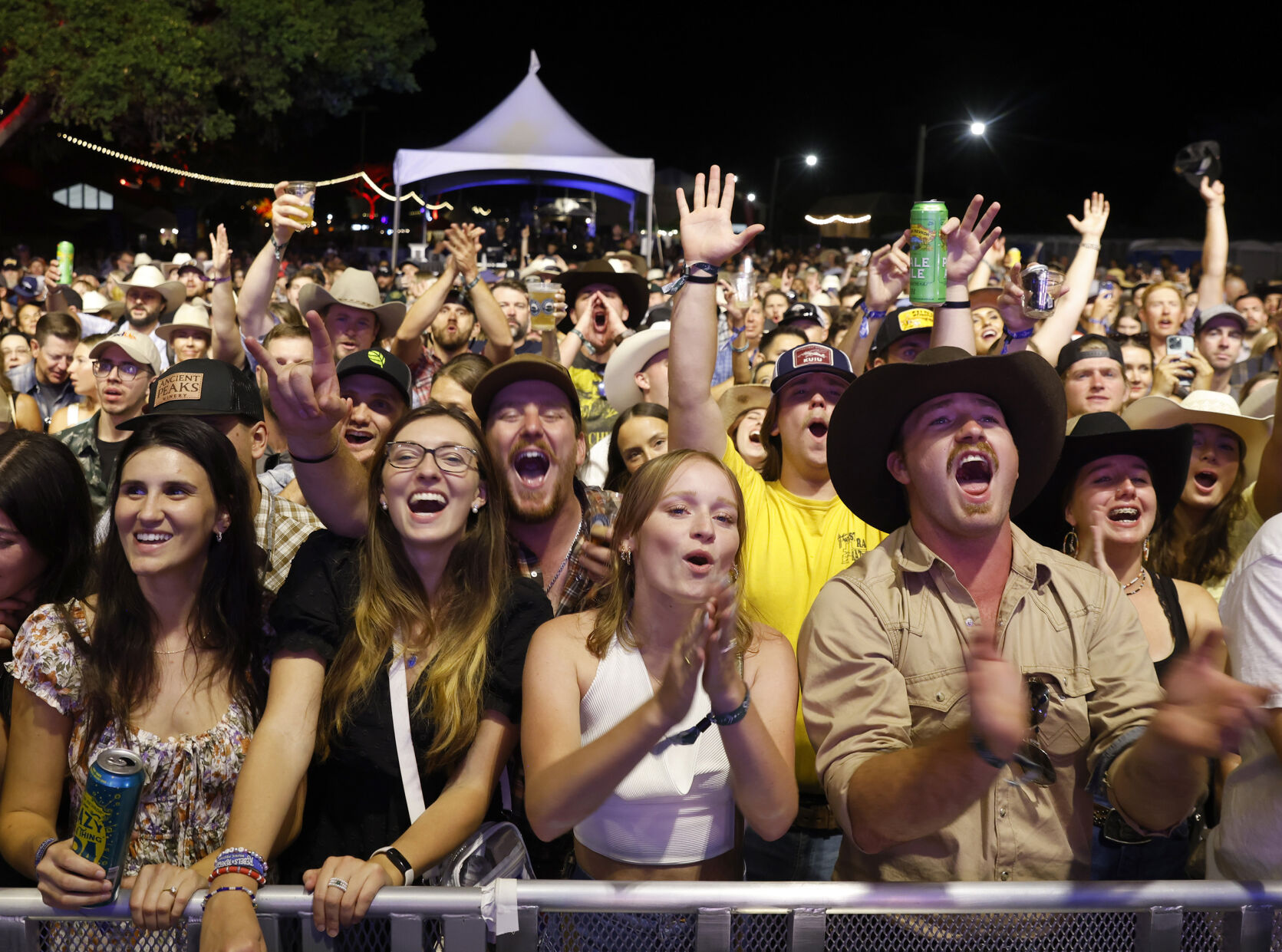 100623 Crowd 01A.jpg