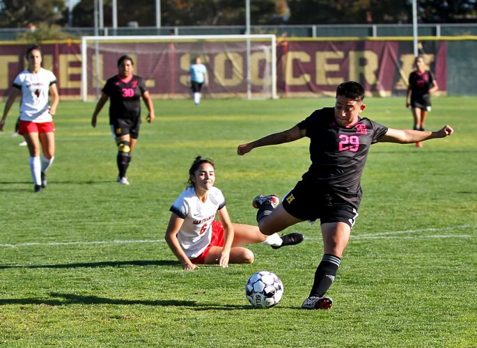 102621 Hartnell Soccer 09.jpg