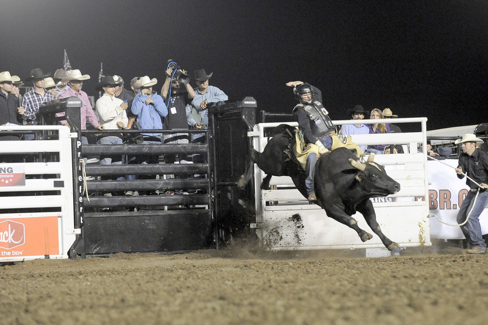 PHOTOS Pro Bull Riding brings a full house to the California Rodeo