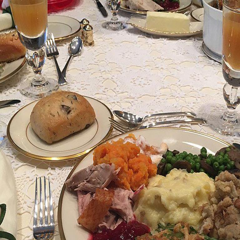Burning Question What Wine Pairs With Thanksgiving Dinner Food Blog Montereycountyweekly Com